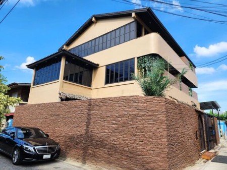 บ้าน ขาย พูลวิลล่าสไตล์รีสอร์ทใกล้อ่อนนุช พร้อมบาร์วิวเมือง180องศา ใกล้รถไฟฟ้าสายสีเหลือง พูลวิลล่าสุดหรู3ชั้น บ้านพูลวิลล่าศรีนครินทร์